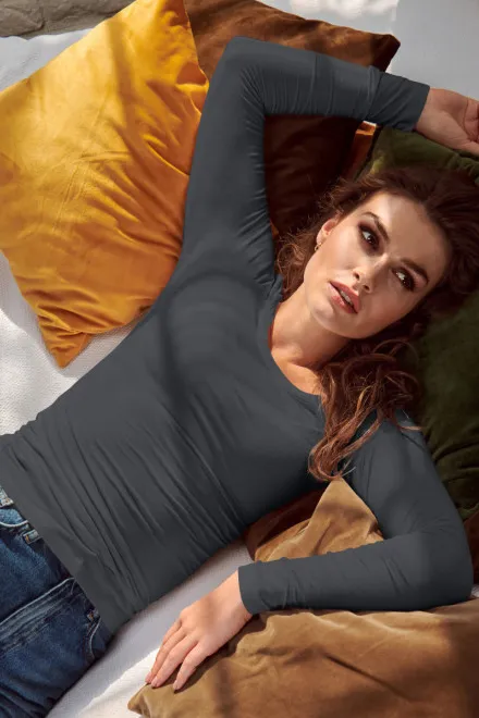 Női póló hosszú ujjú és mélyebb nyakkivágással, világos szürke